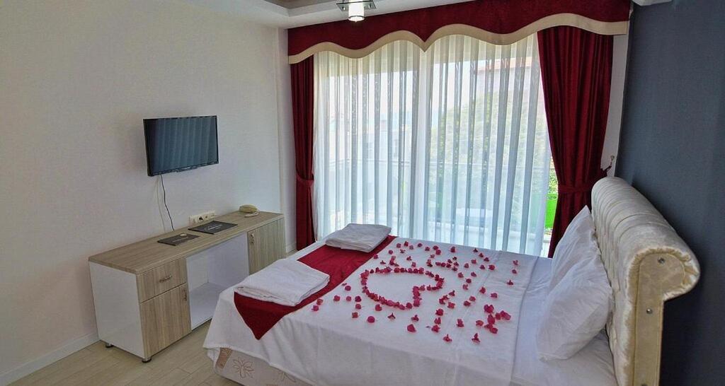 Airport Guelluek Otel Milas ภายนอก รูปภาพ